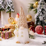 ornements noël poupées blanc doré tissu motifs floraux traditionnels festifs guirlande lumineuse