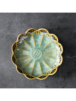 assiettes bijoux rose bleu vert rayures concentriques bordure dorée moderne élégantes rangement exposition