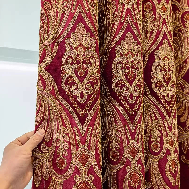 rideau velours rouge bordeaux doré broderie classique élégant occultant salon fenêtre moderne