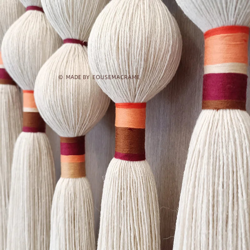 tapisserie macramé boho chic blanc marron rouge orange boules entrelacées franges crochet