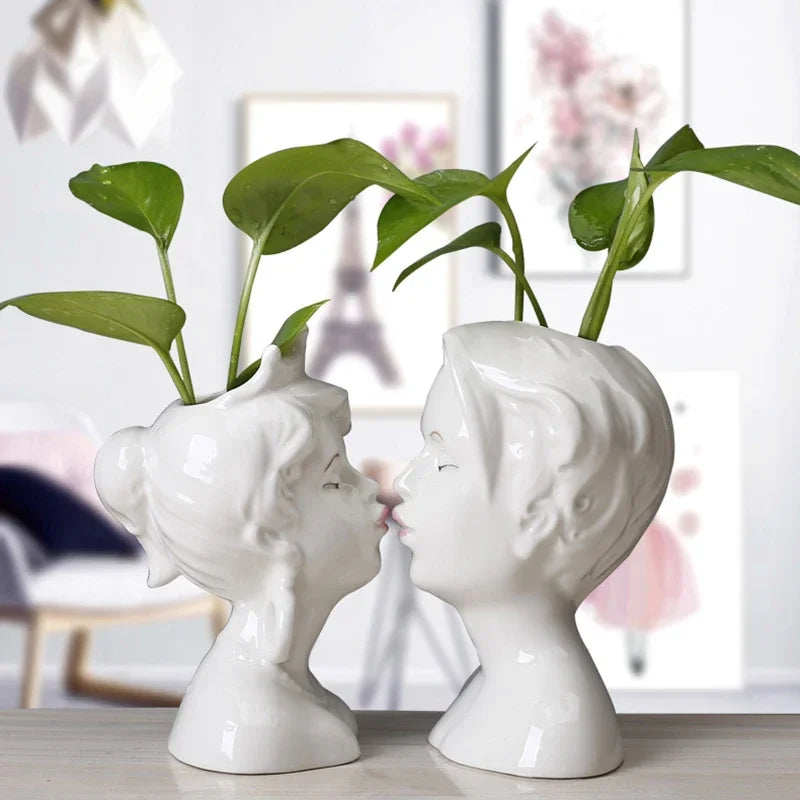 Vase tête céramique amoureux baiser noir