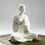 statue méditation zen blanche texture lisse minimaliste décoration intérieure ornement opale chambre salon yoga