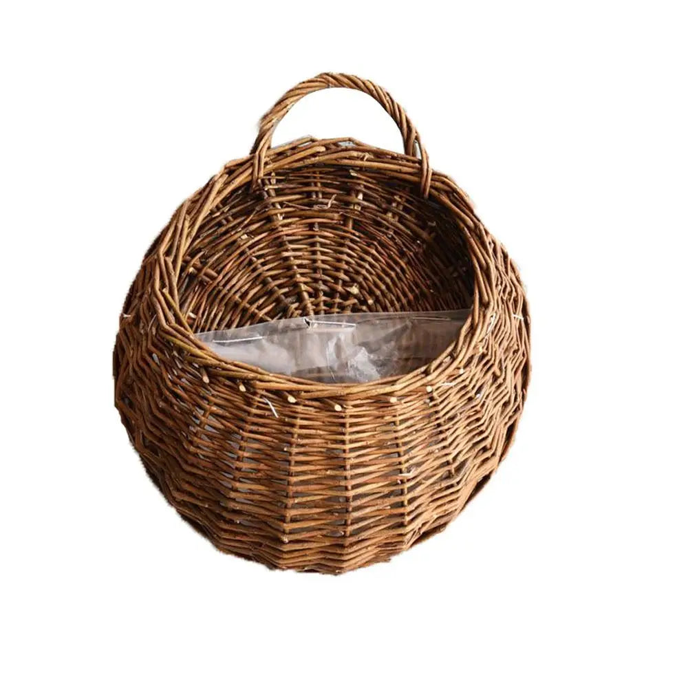 panier osier tressé marron clair traditionnel plantes fleurs balcon maison
