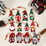 Gnome de Noël en bois multi couleurs pour terrasse