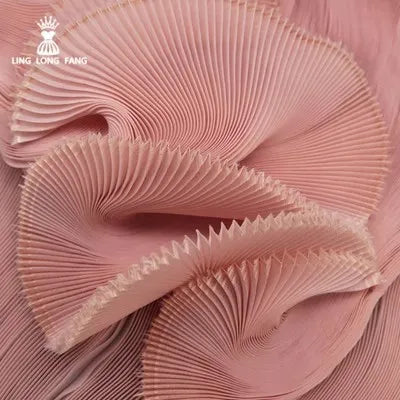 tissu polyester blanc rayures verticales robe soirée élégante jupe plissée manches longues haute couture