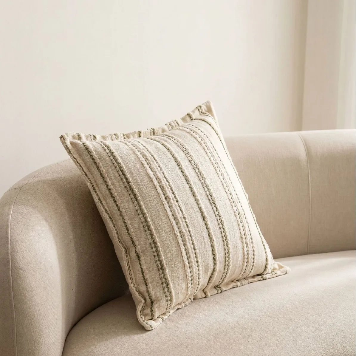 housse coussin carré rayé moderne nordique 100 polyester beige noir opacité bordure chenille 45x45cm