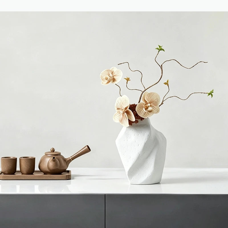 vase moderne minimaliste blanc opaque aspect grumeleux décoration table arrangement floral