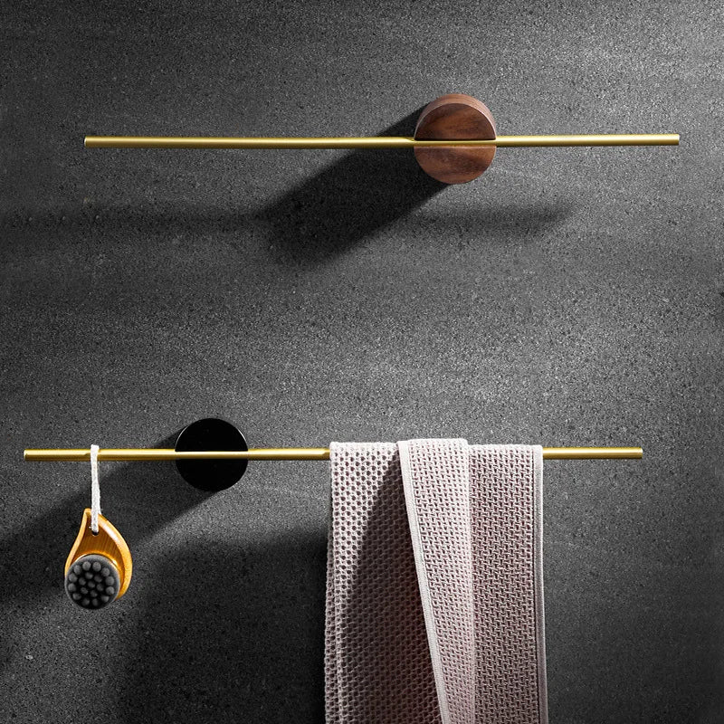 Porte-serviettes installé dans une cuisine avec torchons suspendus