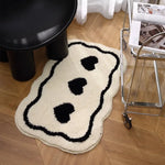 tapis salle bain moderne microfibre coeurs relief noir crème décoration antidérapant
