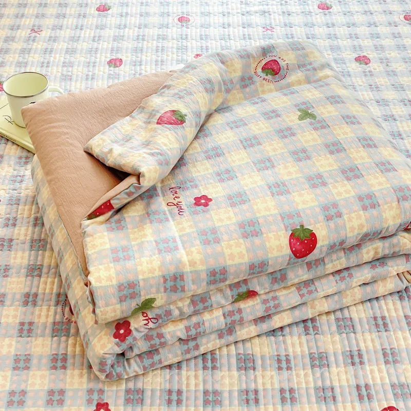couette d'été légère enfant beige motifs fleurs feuilles coton doux décorative chambre enfant