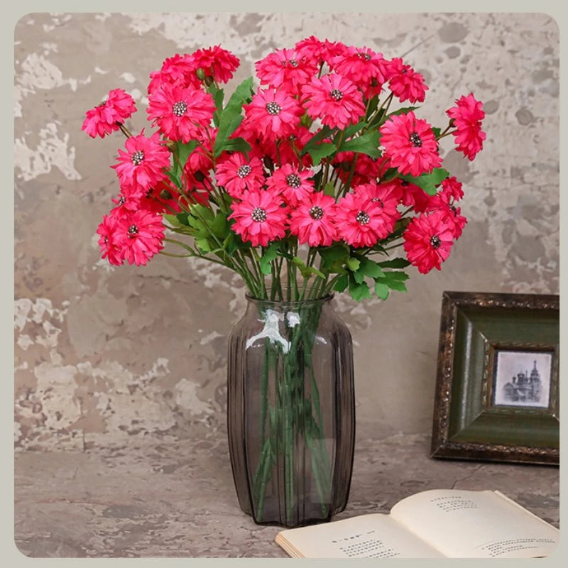 décoration intérieure bouquet fleurs artificielles soie marguerites simples couleurs blanches roses violets rouges moderne