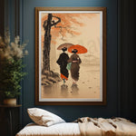 Deux silhouettes vêtues de kimonos marchant sous des parapluies sous un ciel d'automne reflété dans une flaque d'eau, dans un cadre mural sobre et élégant.