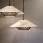 suspension lumineuse moderne blanche dorée rayures câble noir salon chambre