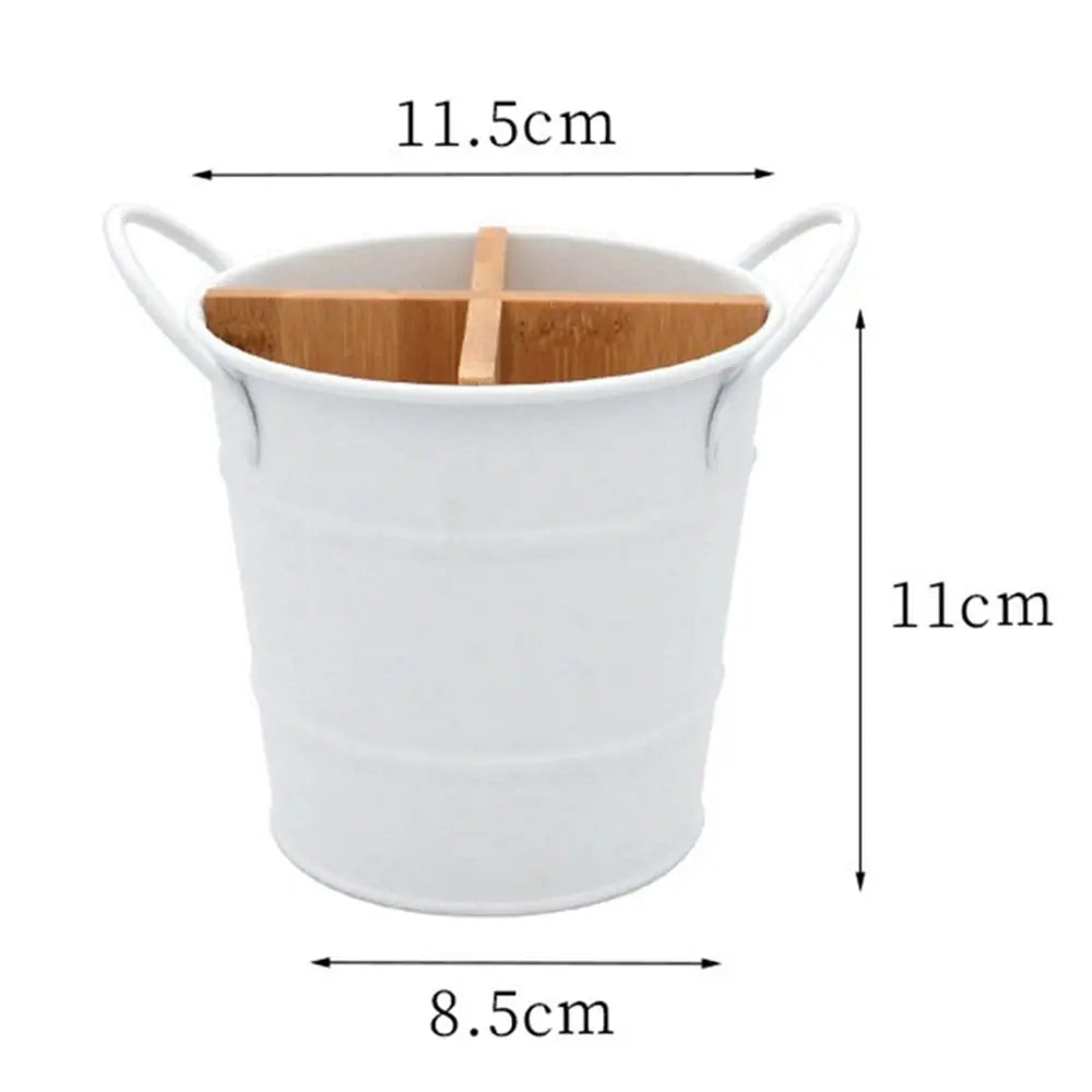 pot couverts moderne blanc noir poignées métalliques cuillères fourchettes spatules bambou
