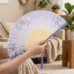 éventail traditionnel floral soie bambou pompon tissu blanc beige violet noir rose clair