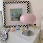 lampe table moderne minimaliste rose pâle beige clair verre dépoli pied métallique base métallique