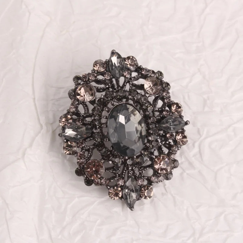 broche vintage strass métal ornements élégants femme décoration manteau robe festive