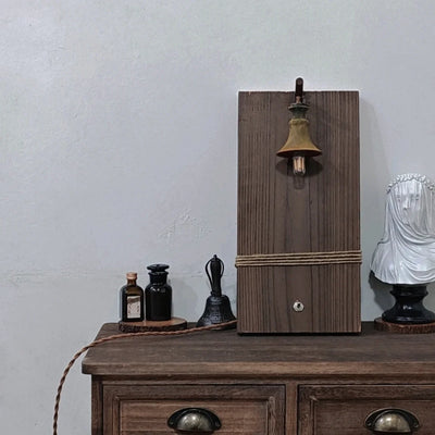 Lampe médiévale en bois vintage faite main