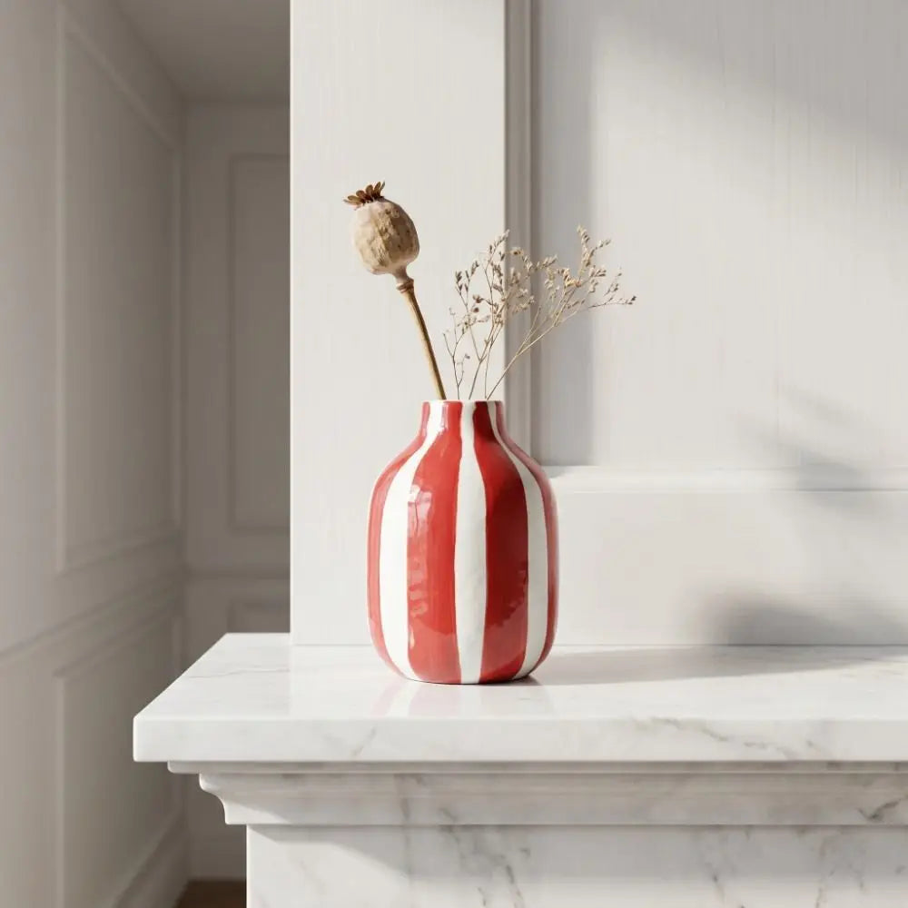 vases porcelaine rayures rouge blanc bleu jaune modernes tables restaurants