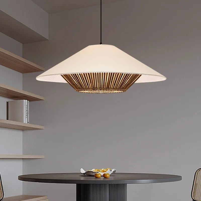 suspension lumineuse moderne blanche dorée rayures câble noir salon chambre
