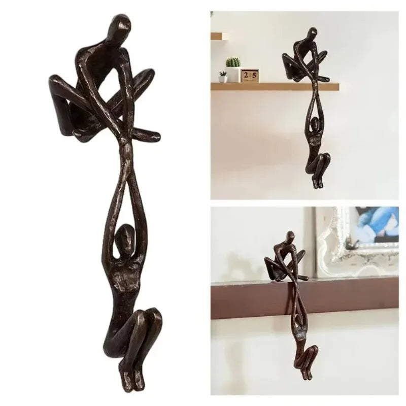 sculpture abstraite moderne deux figures humaines interaction marron foncé aspect bronze texturé minimaliste exposée