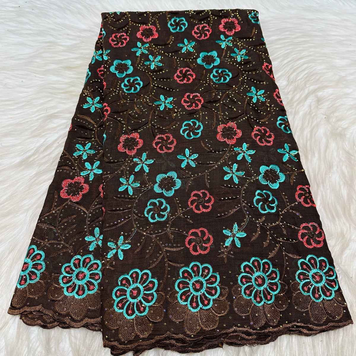 tissu dentelle coton brodé fleurs motif broderie africaine voile suisse vêtement élégant