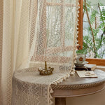 rideaux dentelle beige motifs géométriques bohèmes triangles fleurs vase vintage translucides franges chambre