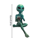 statue alien résine vert turquoise assis verre vin rouge décoration maison humoristique science fiction