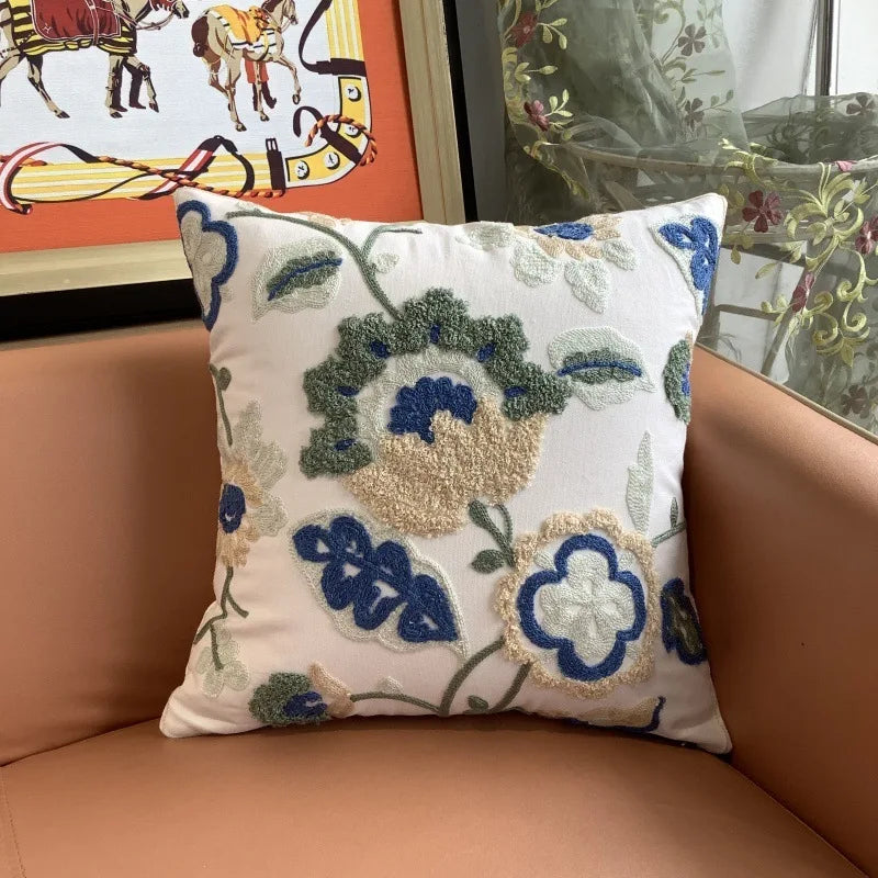 coussin décoratif brodé motifs floraux multicolore moderne maison canapé