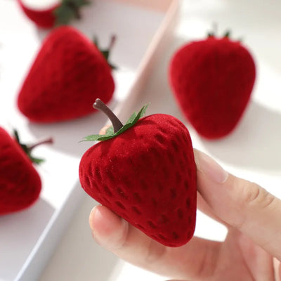 Boîte à bagues fraise blanche pour enfant