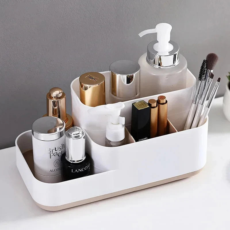 rangement blanc minimaliste pinceaux cosmétiques bouteilles tubes accessoires toiletté règle stylo modernes