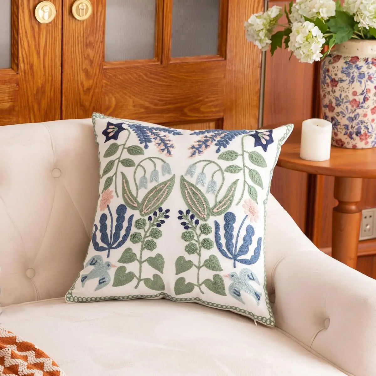 housse coussin décorative motif floral brodé moderne canapé salon lit maison blanc