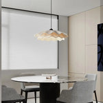 suspension lumineuse moderne plissée semi translucide beige clair élégante minimaliste chambre salon restaurant