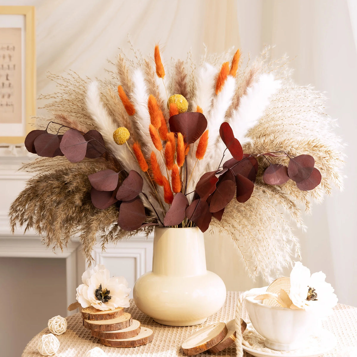 bouquet fleurs séchées pampas bohèmes rustique naturel beige blanc orange marron foncé plumes graminées