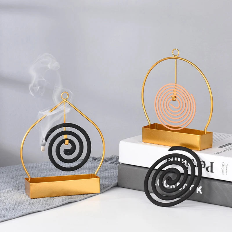 bougie parfumée spirale or noir support moderne clips inclusion minimaliste contemporain