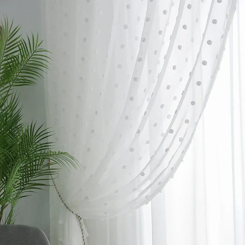 rideau moderne tulle blanc motif points gris minimaliste chaîne métallique adapté salon chambre translucide