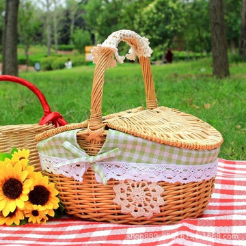panier pique nique osier tressé naturel tissu carreaux rouge blanc poignées dentelé traditionnel rustique
