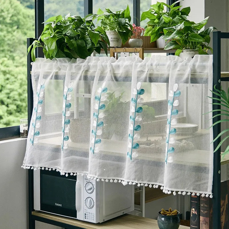 rideau fenêtre polyester brodé feuilles colorées pompons blancs translucides rustique cuisine