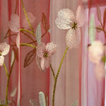 rideau tulle fleuri moderne bleu blanc doré salon inclusion pastorale floral