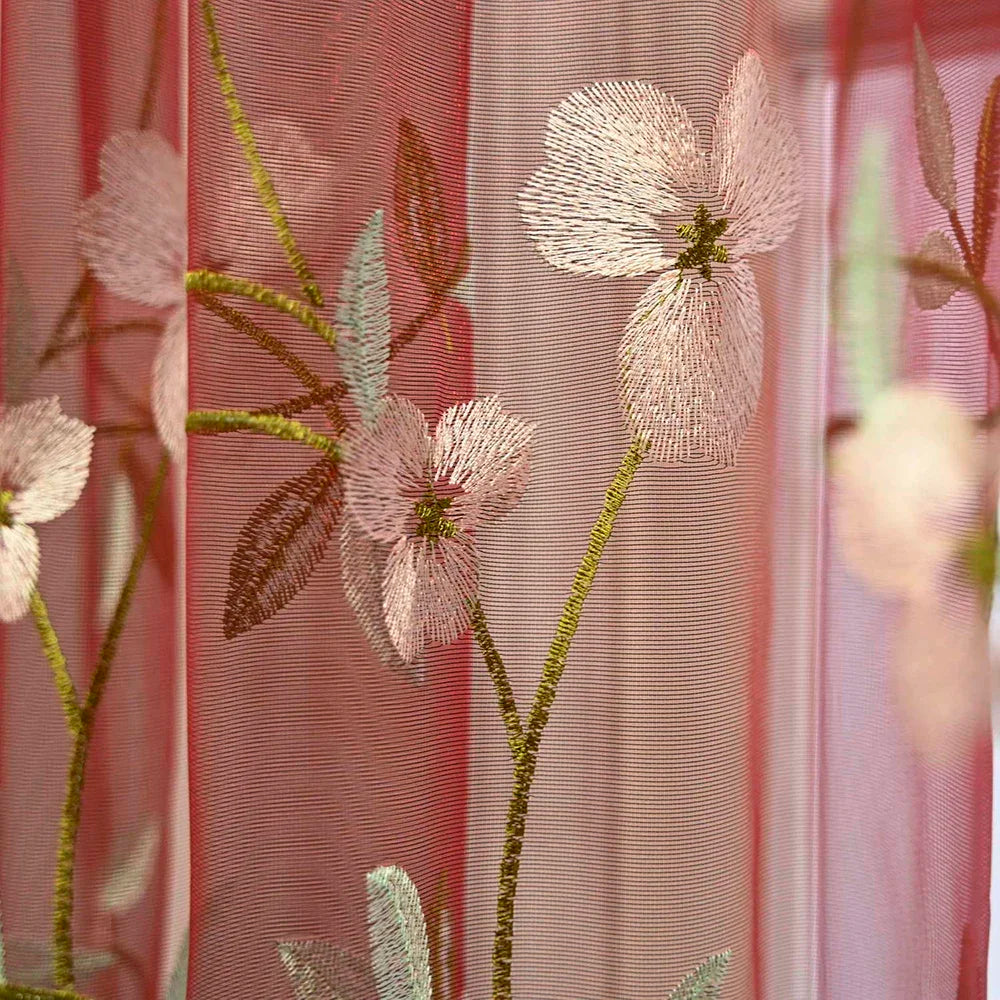 rideau tulle fleuri moderne bleu blanc doré salon inclusion pastorale floral