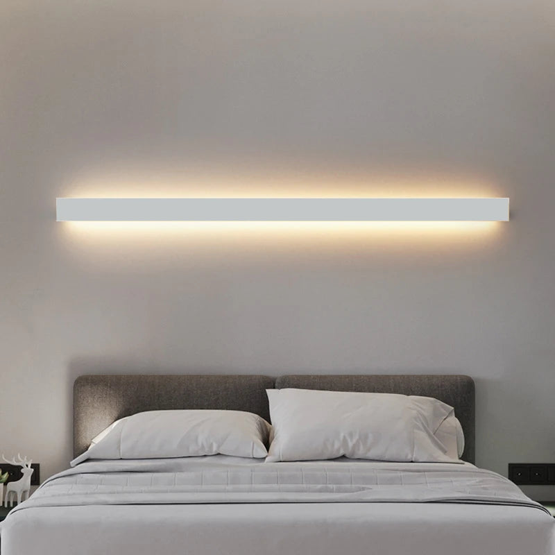 lampe murale led blanche longue moderne salon chambre couloir éclairage intérieur minimaliste