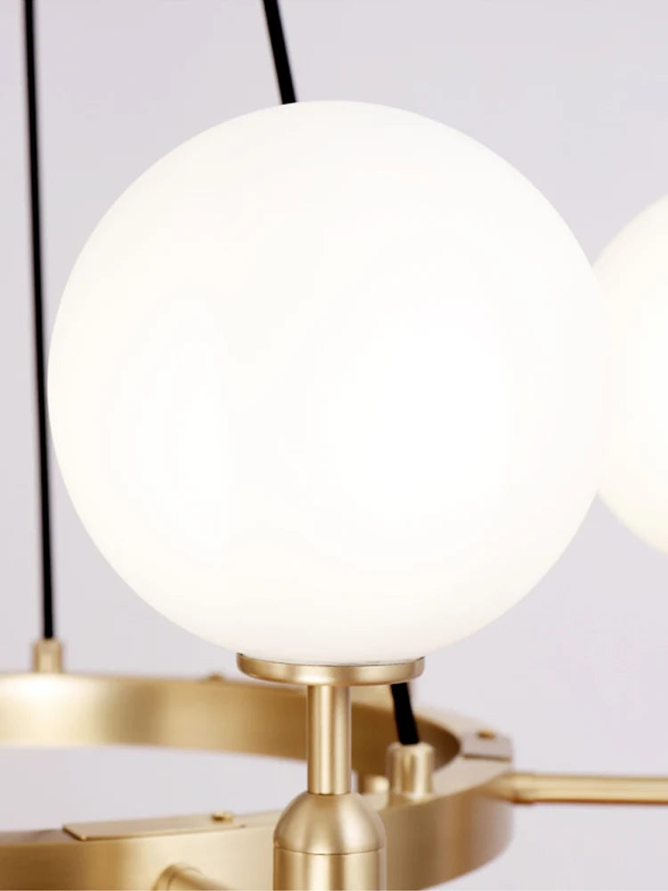 suspension lumineuse moderne or noir sphères translucides métal poli élégante led chambre salon