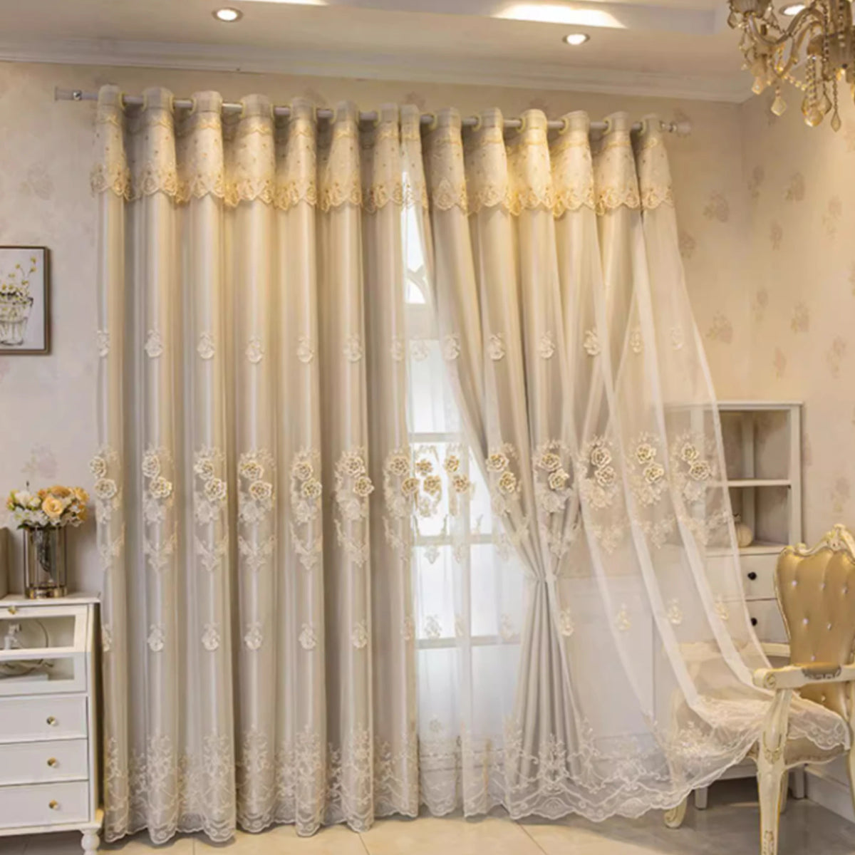rideau classique brodé floral beige clair opacité transparence anneaux salon chambre coucher decoration maison