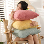 coussin peluche vert jaune rose gris clair texture bouclée moderne 60x60cm fixations