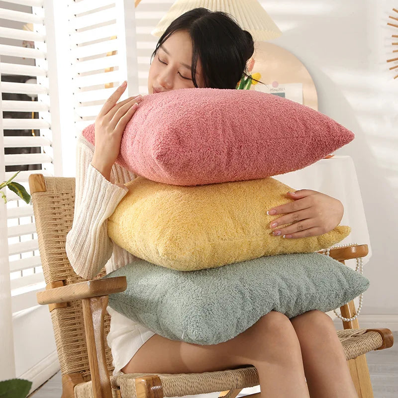 coussin peluche vert jaune rose gris clair texture bouclée moderne 60x60cm fixations
