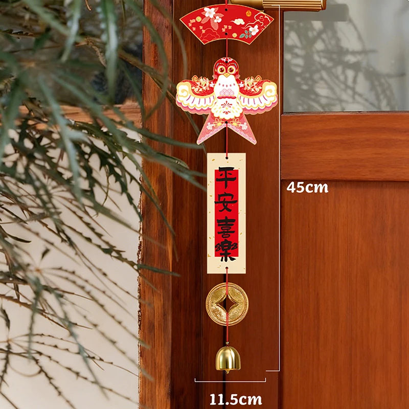 décorations nouvelles années cloches vent rouges dorées blanches oiseaux monnaies caractères chinois traditionnelles