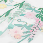 guirlande papier feuilles fleurs vert rose jaune pêche floral enfantin festif fil doréscrição