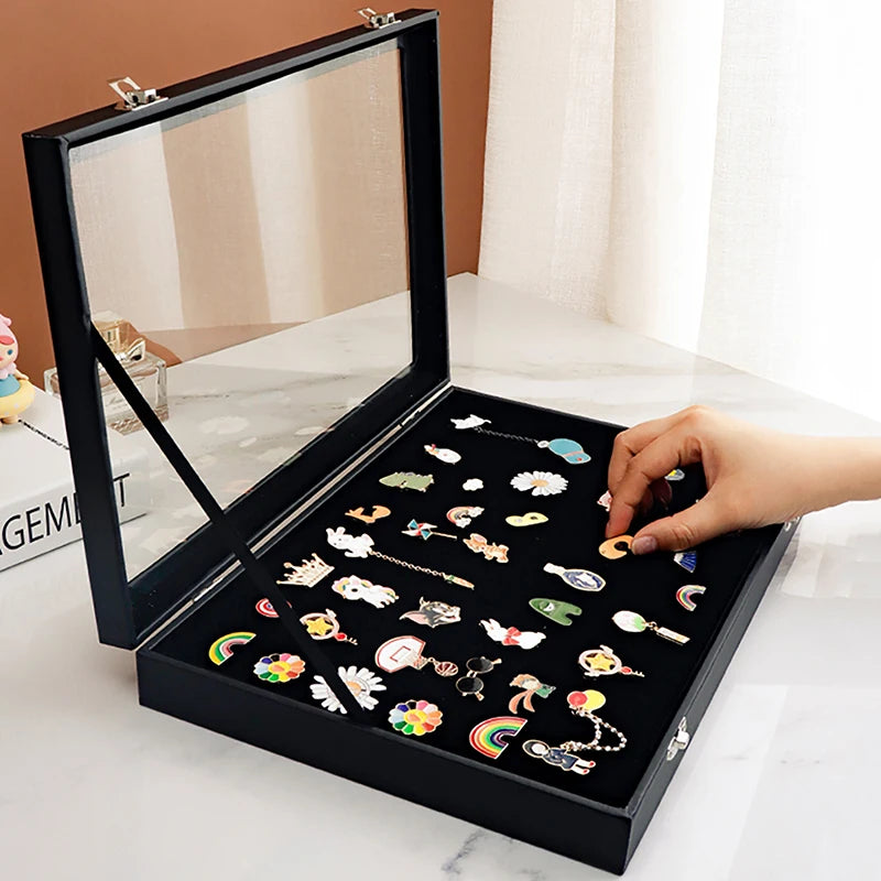 présentoir bijoux velours cuir carré boîte rangement broches médailles collection décoration table transparent fermé