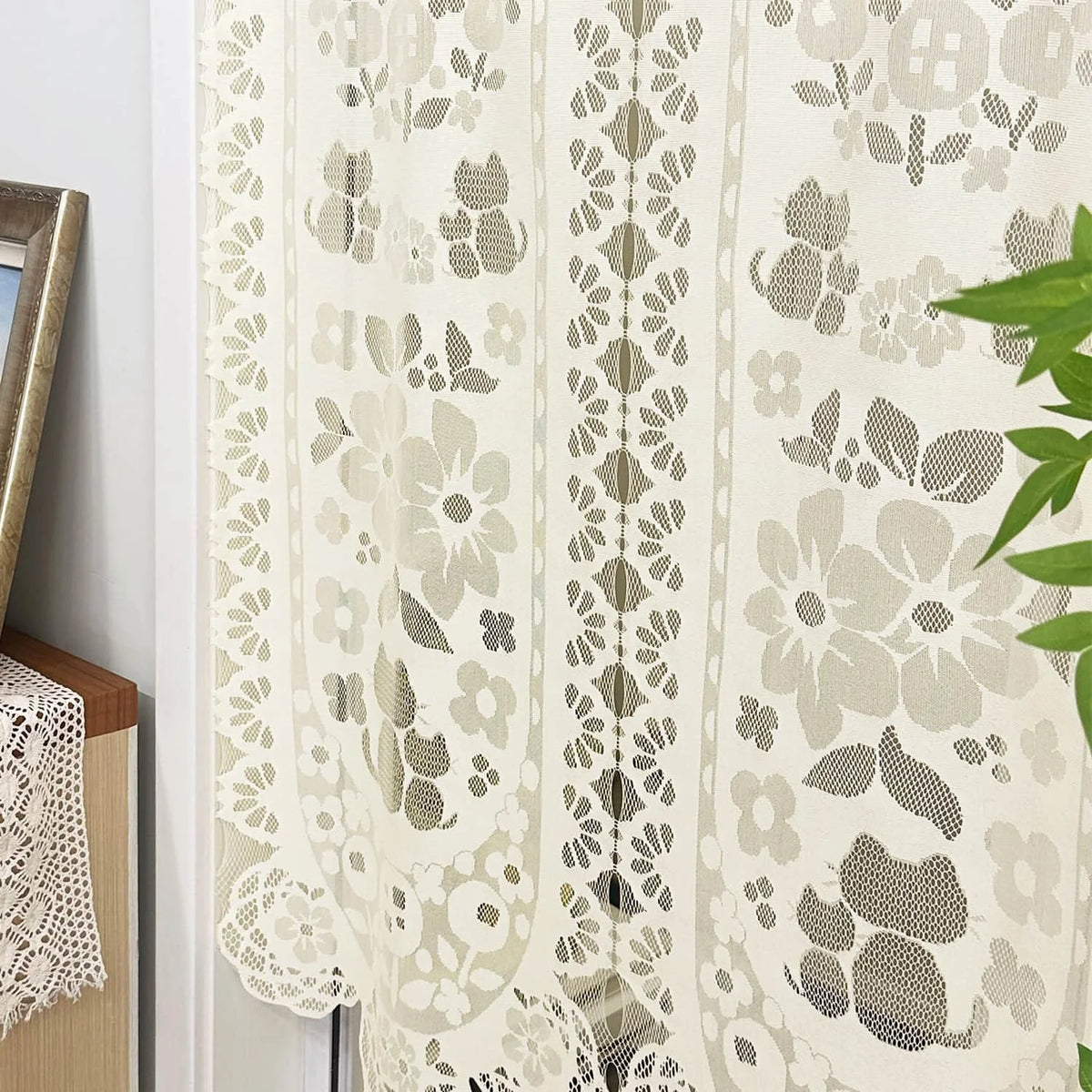 rideau fleur papillon brodé traditionnel beige clair semi transparent boho cottagecore fenêtre cuisine chambre