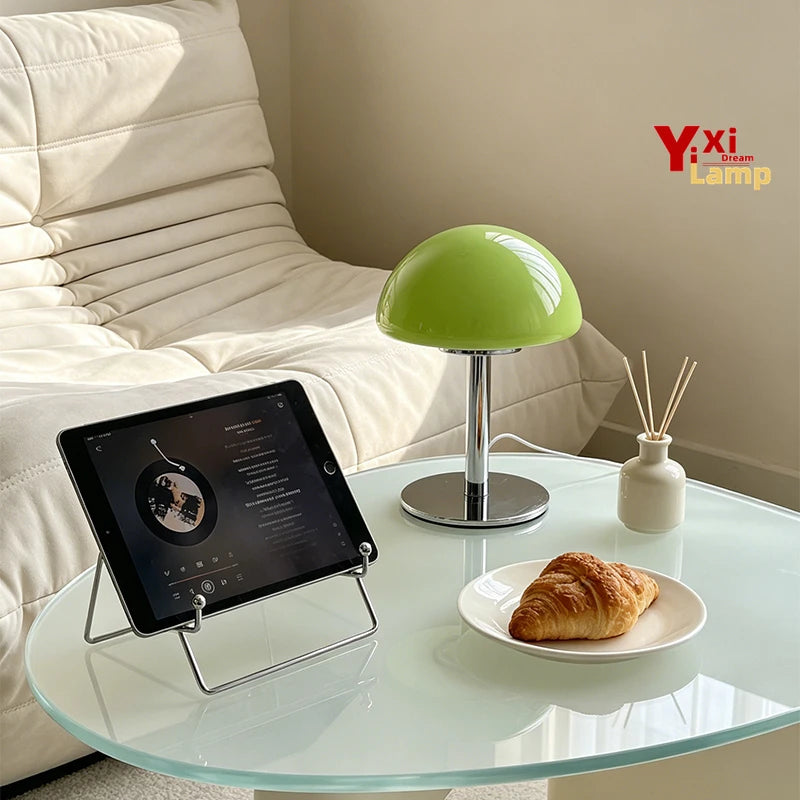 lampe table moderne blanc jaune orange vert opacité base plate prise usb cable alimentation